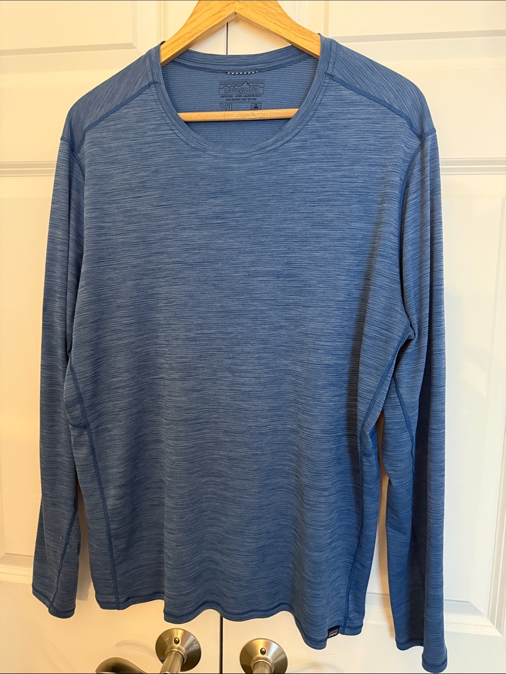 Patagonia Men's Blue Long-Sleeve Performance Crew Neck T Shirt XL